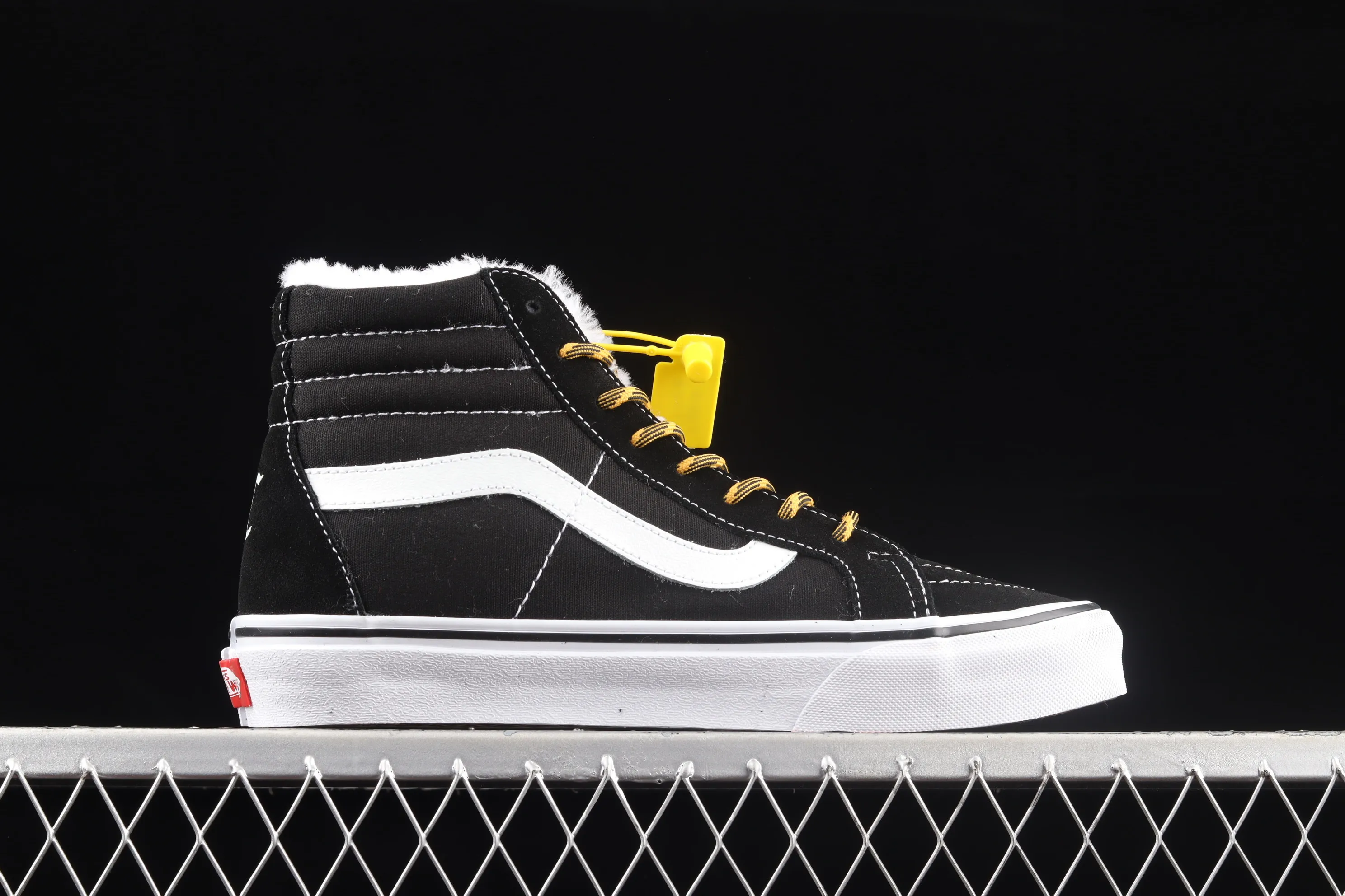 All categories Vans Vans series Vans Hi Vans high-top plus velvet Vans Sk8-Hi Classics joint model Vans high-top casual sneakers VN0A4BVB26C